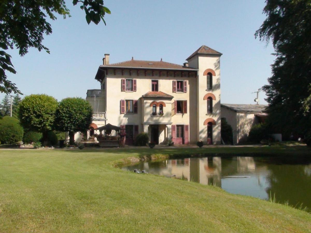 Domaine De Marchal - Chambres Et Table D'Hotes Celles-Sur-Durolle Exterior foto